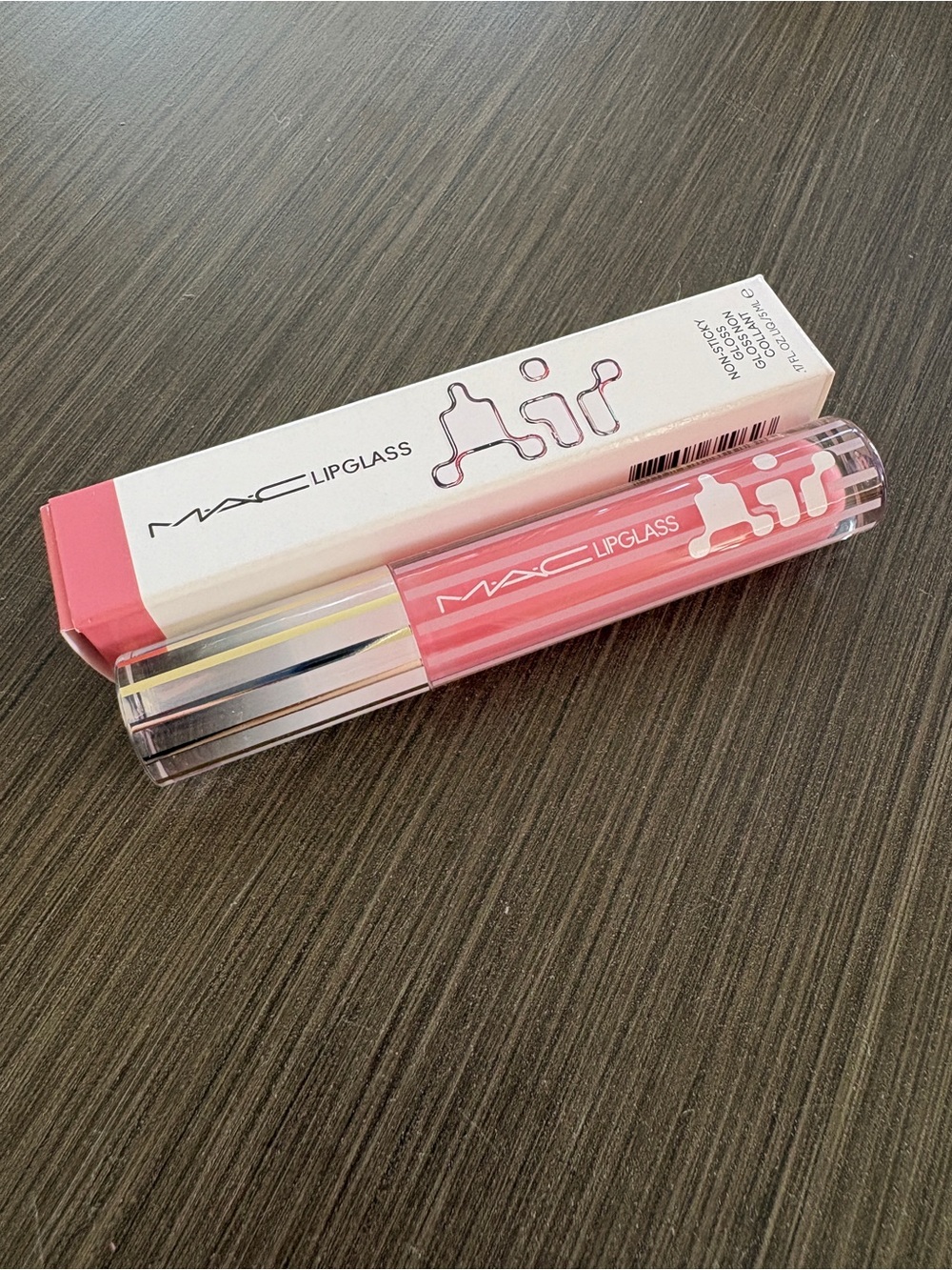 MAC Lipglass Air Snobbish - Picture 6 of 10